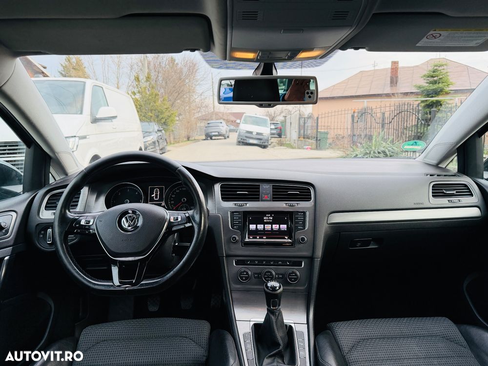 Volkswagen Golf 1.6 TDI DPF BlueMotion Technology Trendline - 9