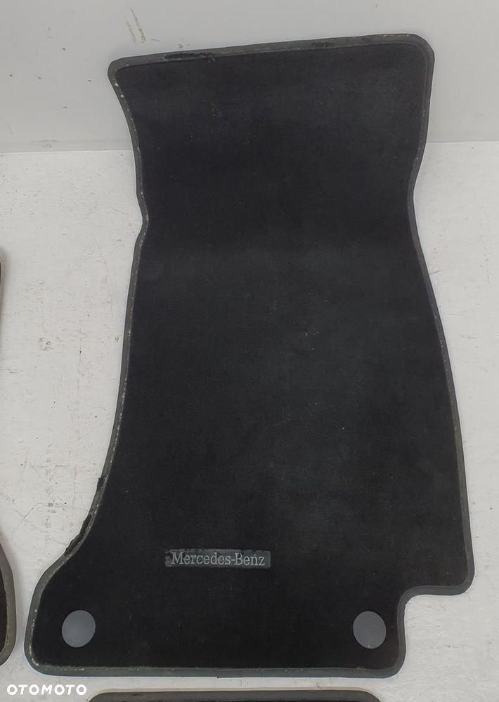 DYWANIKI CHODNICZKI WELUROWE MERCEDES W213 A2136808801 A2136809201 4SZT - 4