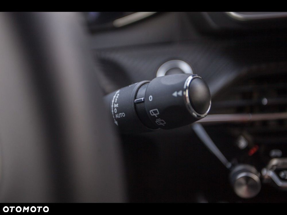 Peugeot 2008 1.2 PureTech Allure S&S EAT8 - 29