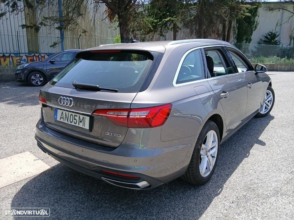 Audi A4 Avant 30 TDI S tronic - 3