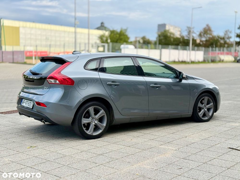 Volvo V40 D4 Geartronic Momentum - 17