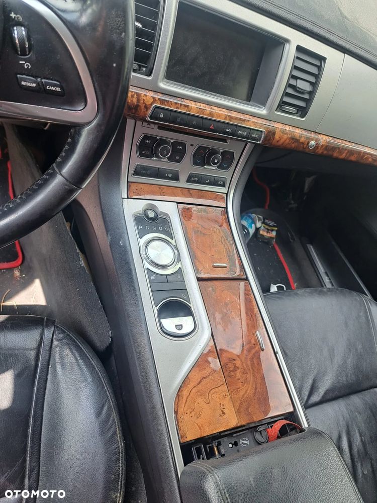 Jaguar XF 2.2 - 9