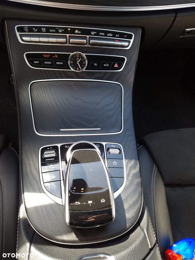 Mercedes-Benz Klasa E 220 d 4-Matic 9G-TRONIC - 13