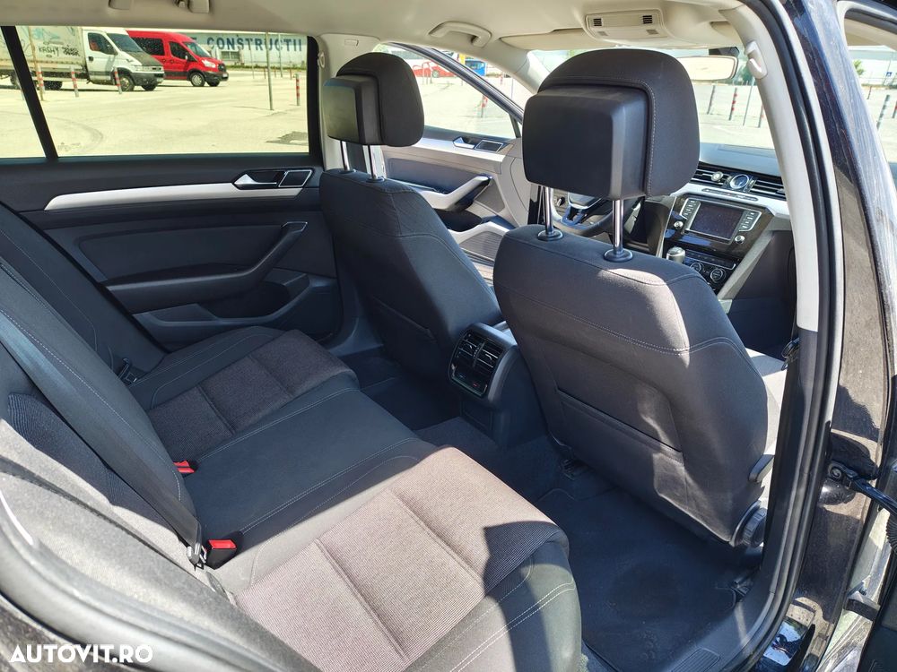 Volkswagen Passat 2.0 TDI Comfortline - 16