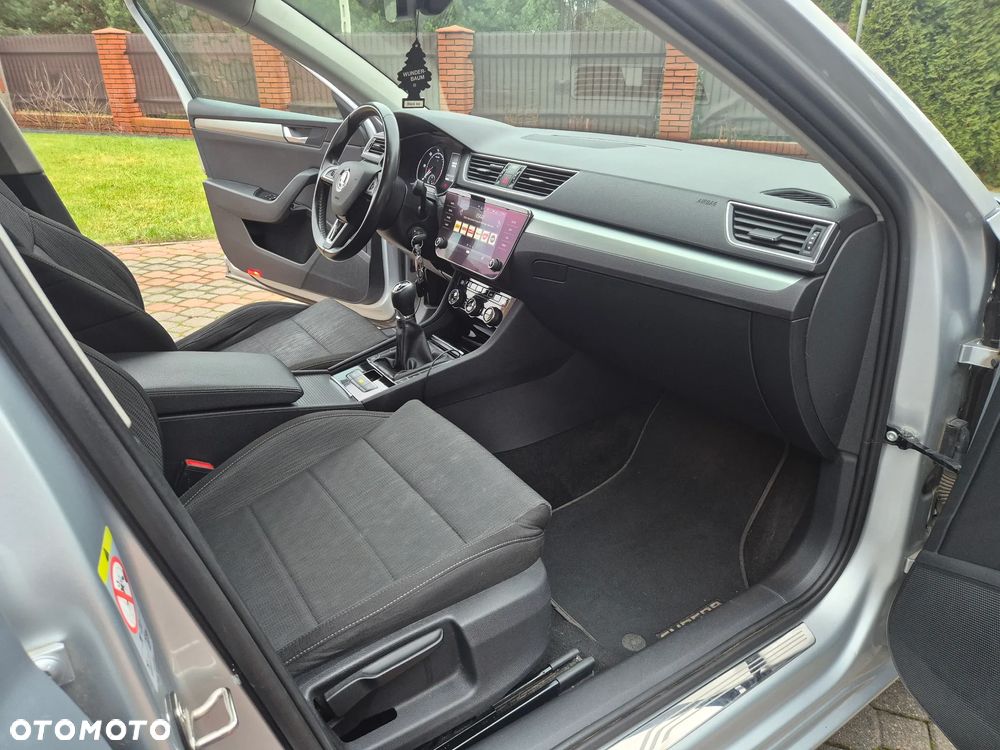 Skoda Superb 2.0 TDI Ambition - 11