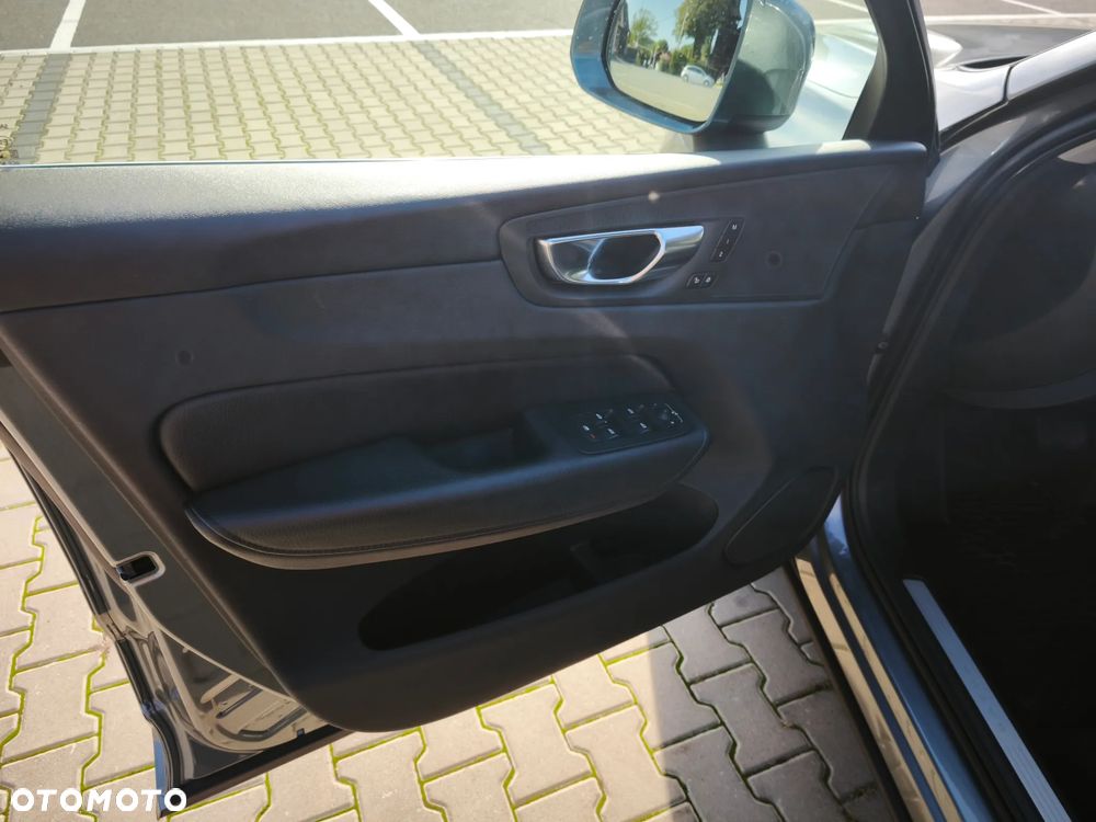 Volvo XC 60 B4 D Plus Bright - 18