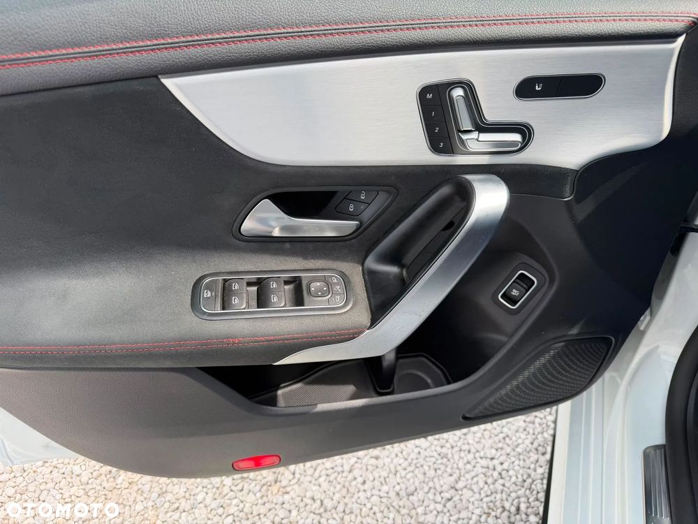 Mercedes-Benz CLA 200 d AMG Line 8G-DCT - 16