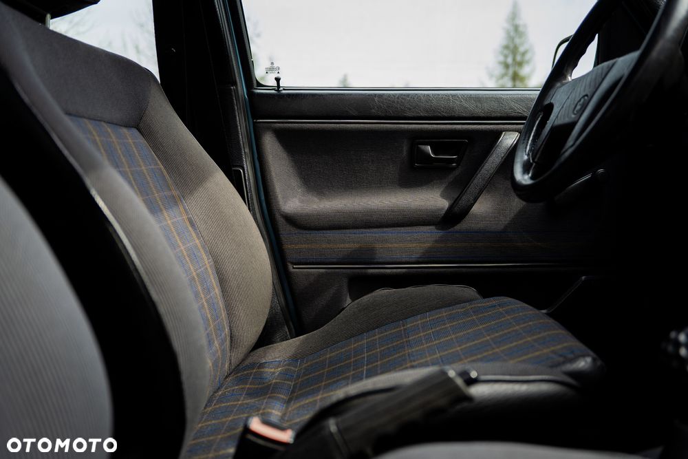 Volkswagen Golf - 22