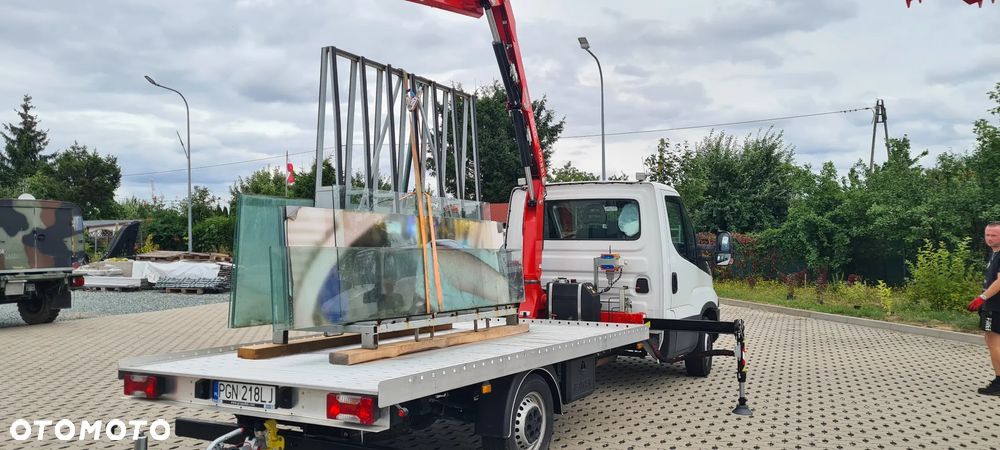 Iveco 35S16 montaż szkła, okien, płyt kamienia. HDS 2020 - 25