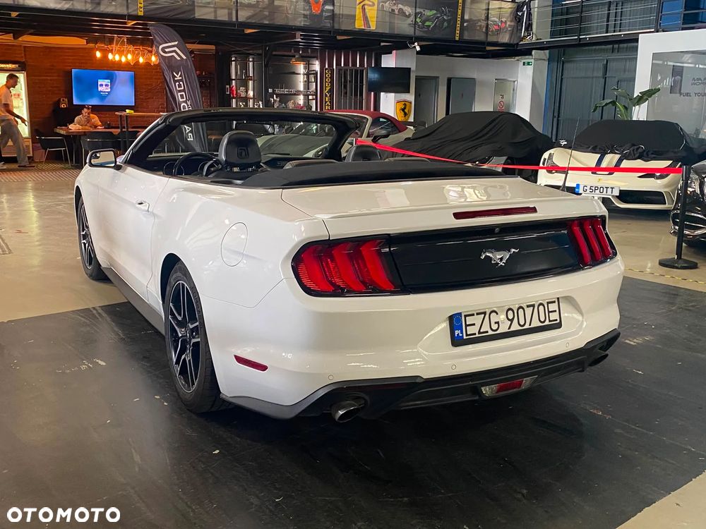 Ford Mustang - 5