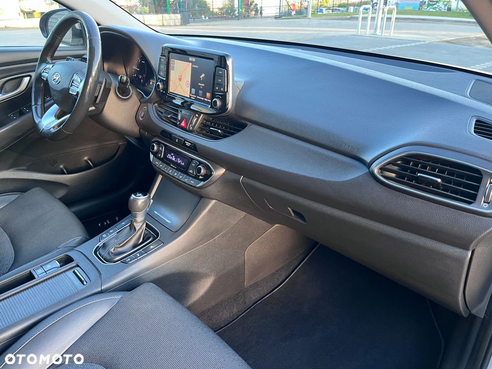 Hyundai i30 1.6 D Premiere Luxury DCT - 24