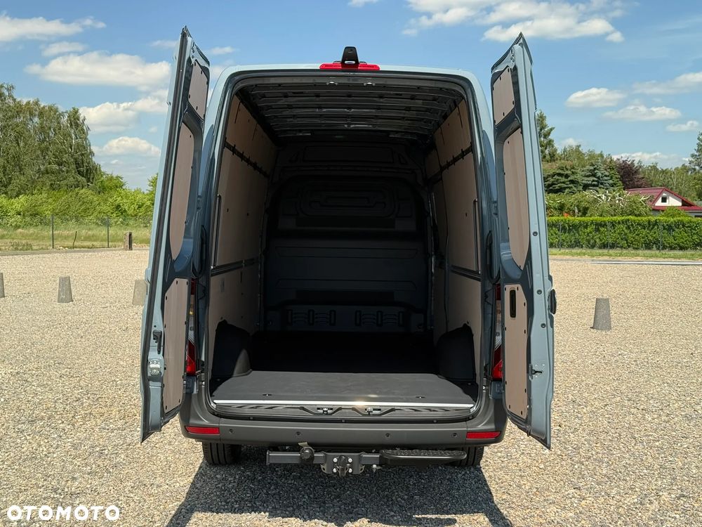 Mercedes-Benz Sprinter - 11