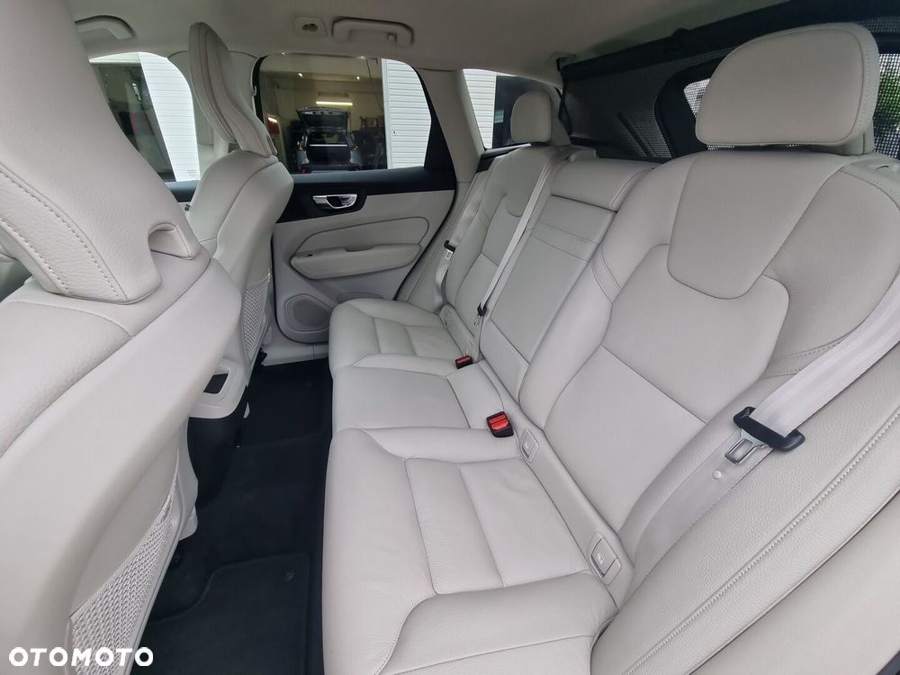 Volvo XC 60 B4 D Momentum - 13