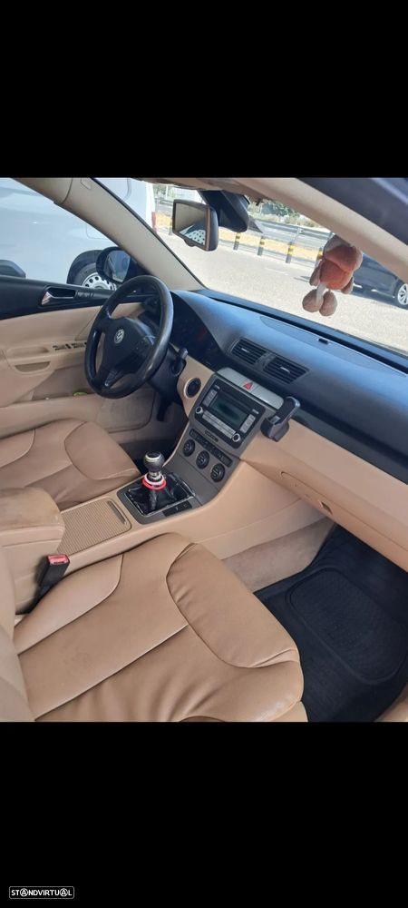VW Passat 2.0 TDI Confortline - 4