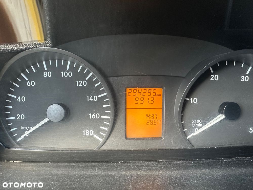 Mercedes-Benz Sprinter - 13