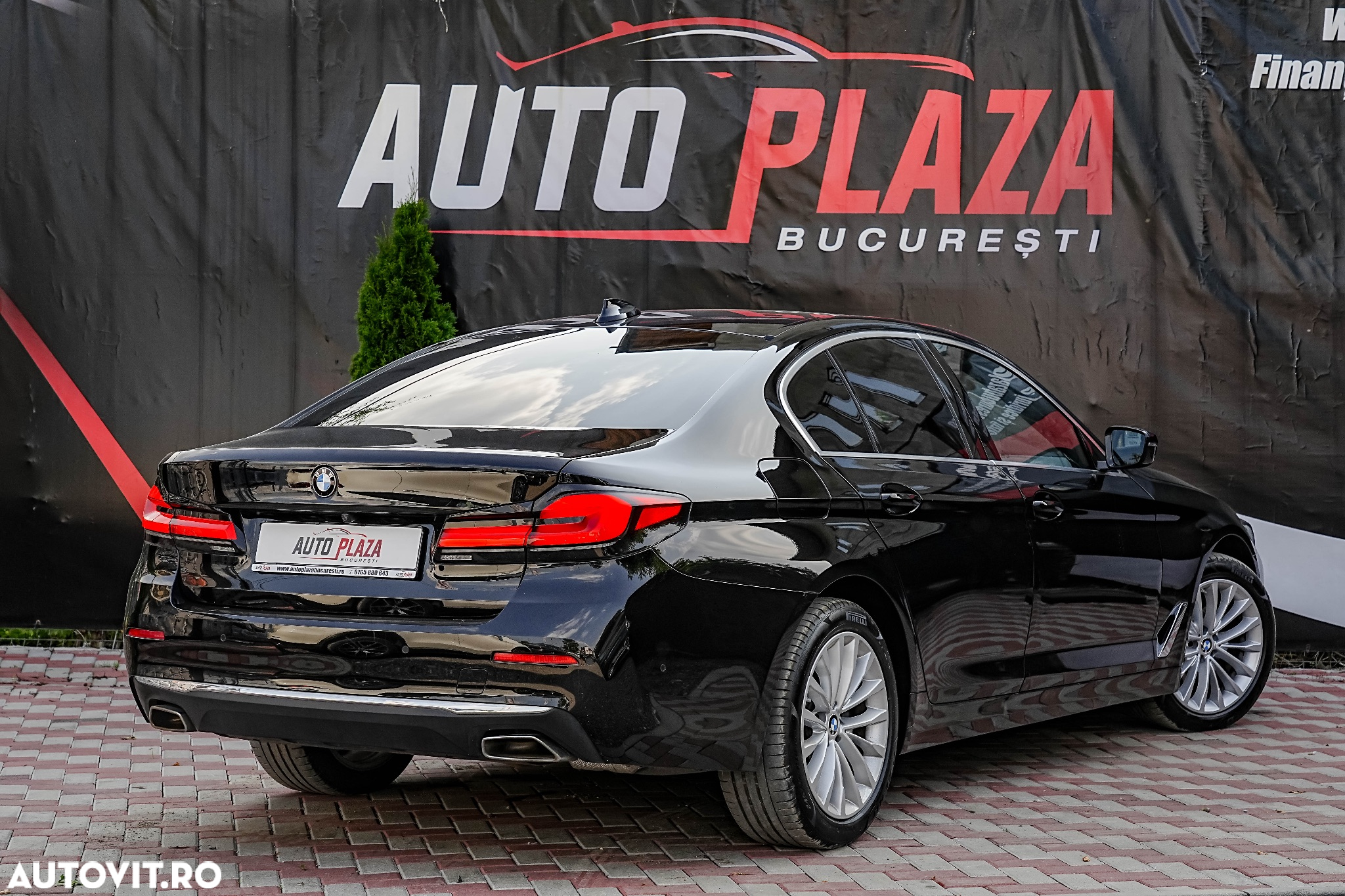 BMW Seria 5 530i xDrive Aut. Luxury Line - 7
