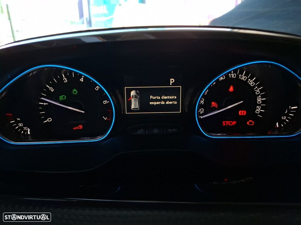 Peugeot 2008 1.2 PureTech Allure EAT6 - 11