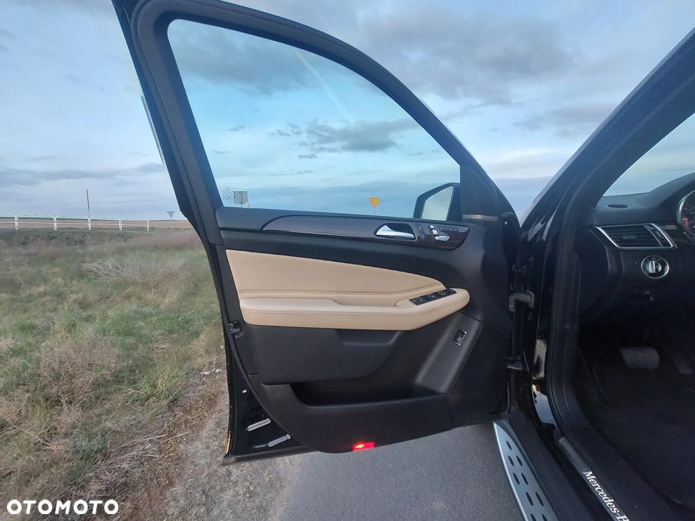 Mercedes-Benz GLS - 23