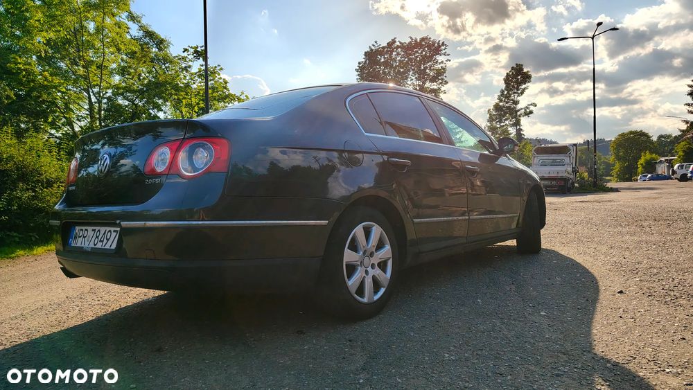 Volkswagen Passat 2.0 FSI Comfortline - 7