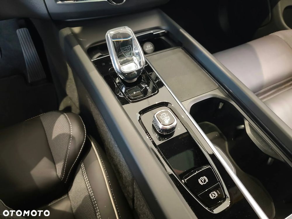 Volvo XC 60 B5 B AWD Ultimate Dark - 26