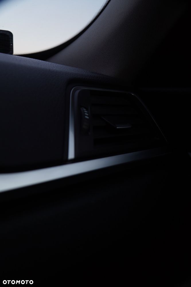 BMW 3GT 318d Sport Line - 26