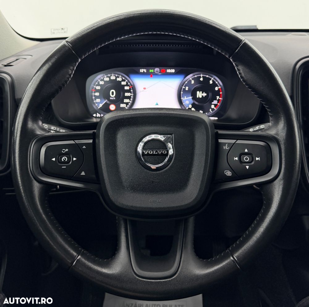 Volvo XC 40 T2 Momentum Core - 32
