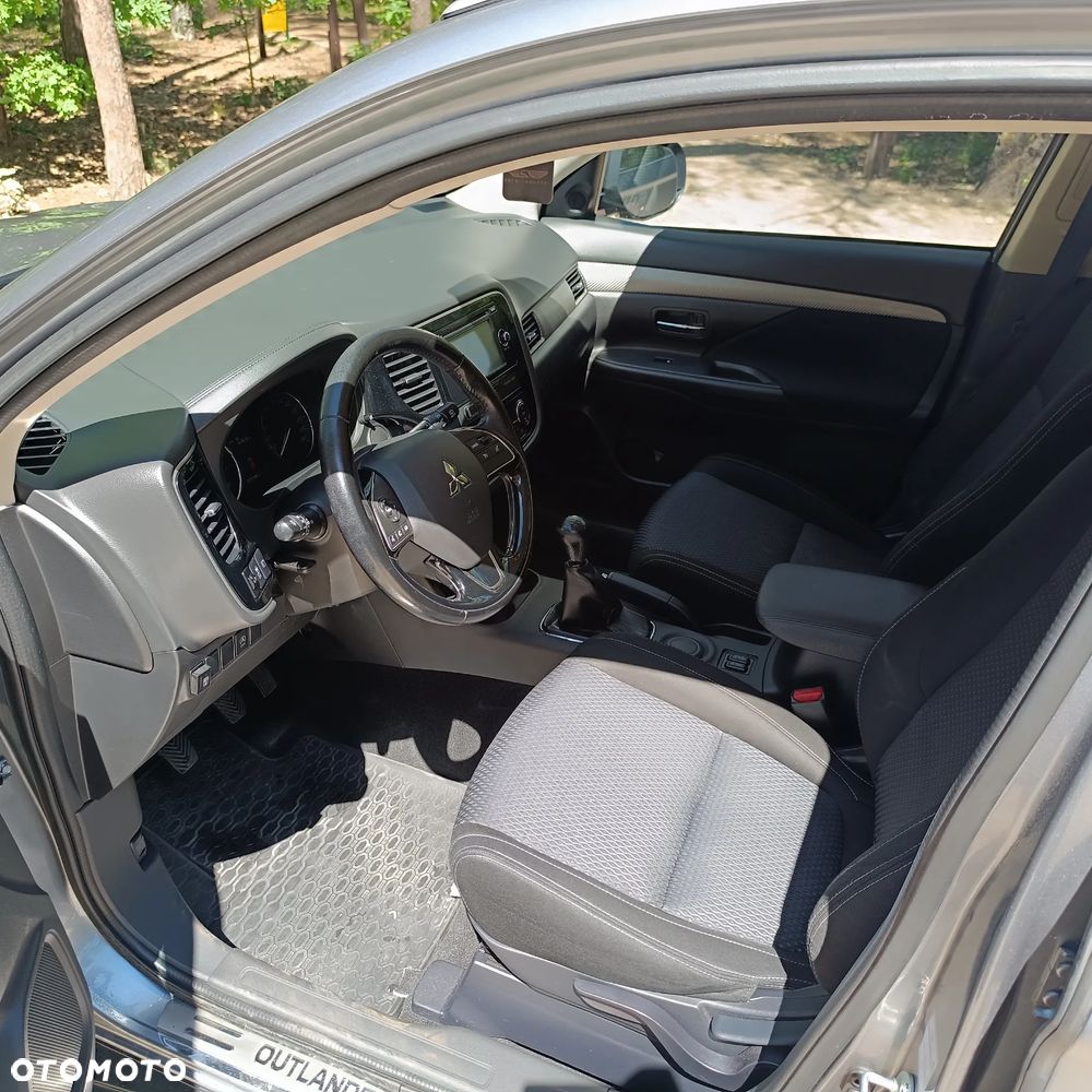 Mitsubishi Outlander - 10