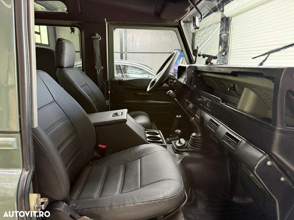 Land Rover Defender - 20