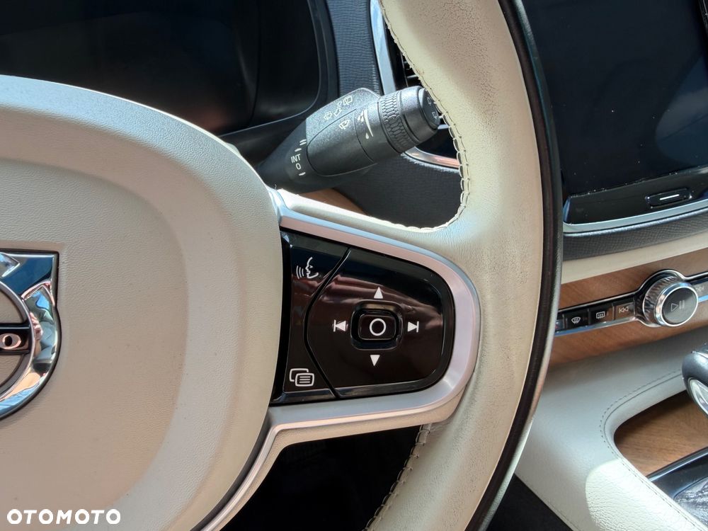 Volvo XC 90 T6 AWD Geartronic Momentum Pro - 29