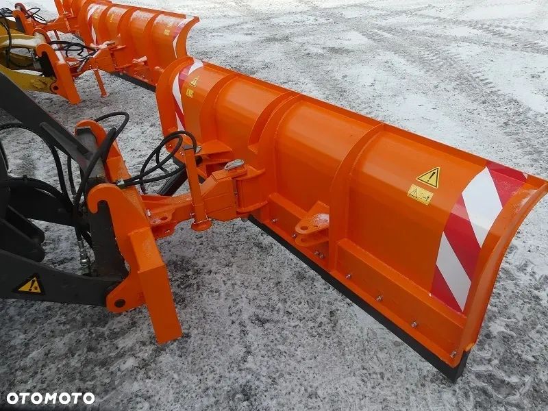 Pług do odśnieżania do ładowarki - 9