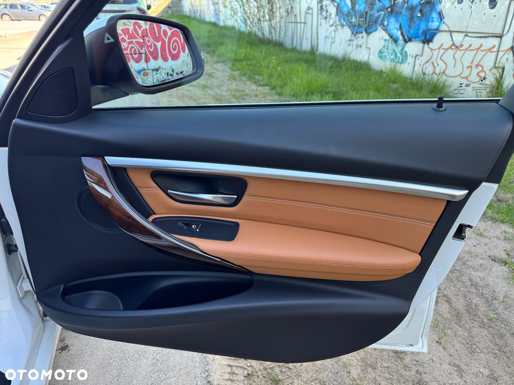 BMW Seria 3 330e iPerformance Luxury Line - 27