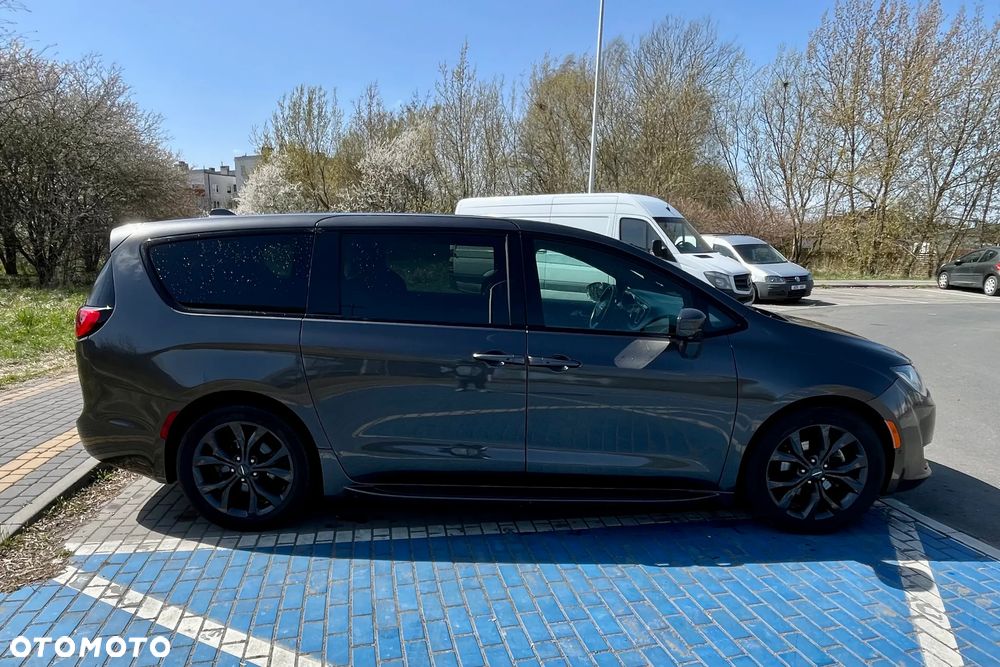 Chrysler Pacifica - 6