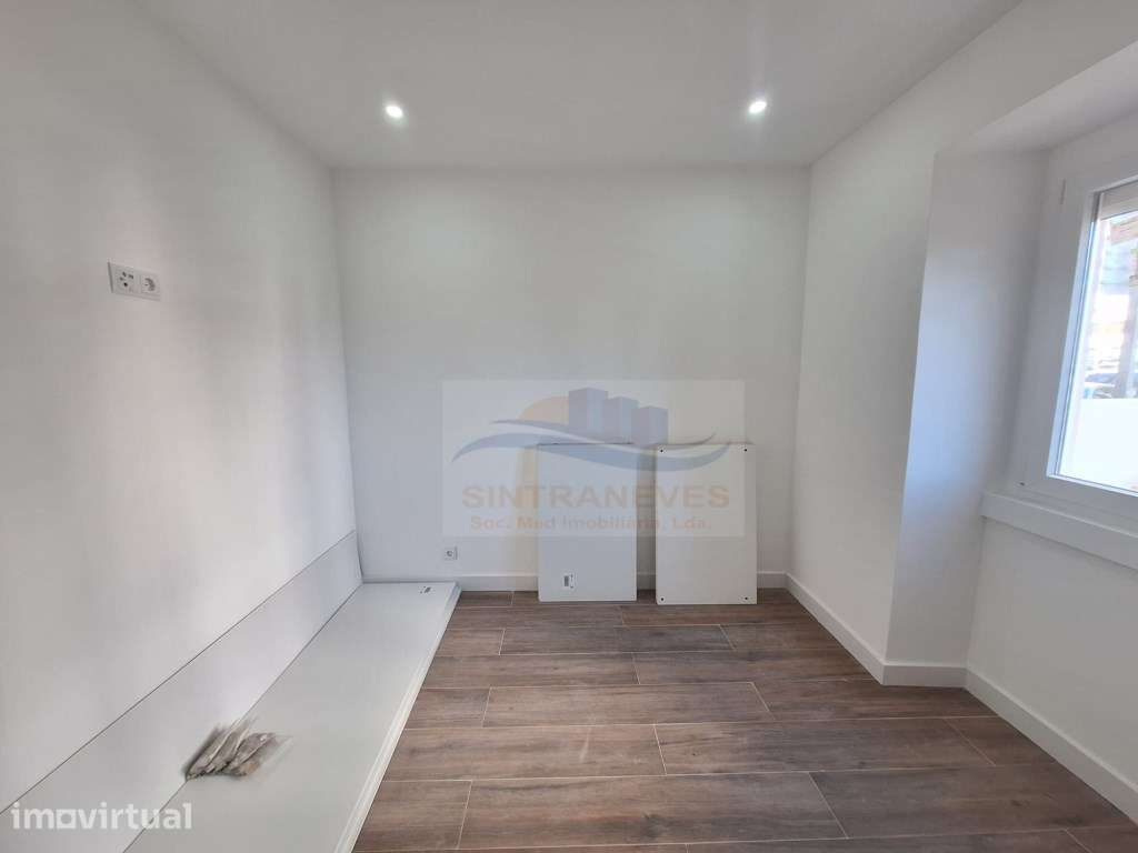 Apartamento T2 com logradouro, na Venda Nova, perto do Metro - Grande imagem: 4/8