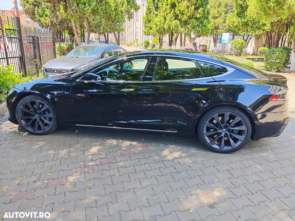 Tesla Model S - 3