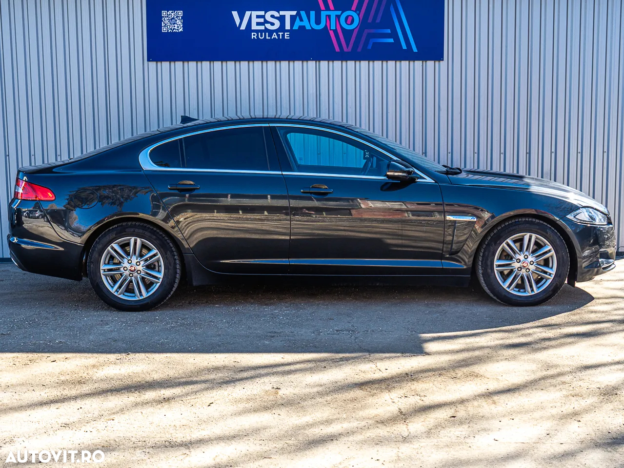 Jaguar XF 2.2D - 24