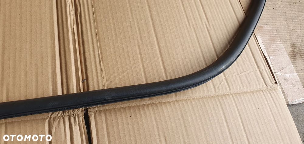 Uszczelka drzwi prawy przód przednia prawa Audi A4 B7 8E0831721B - 4