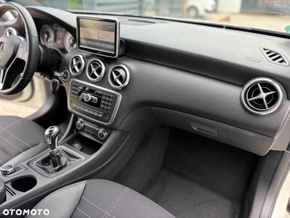 Mercedes-Benz Klasa A 180 BlueEfficiency Edition - 17