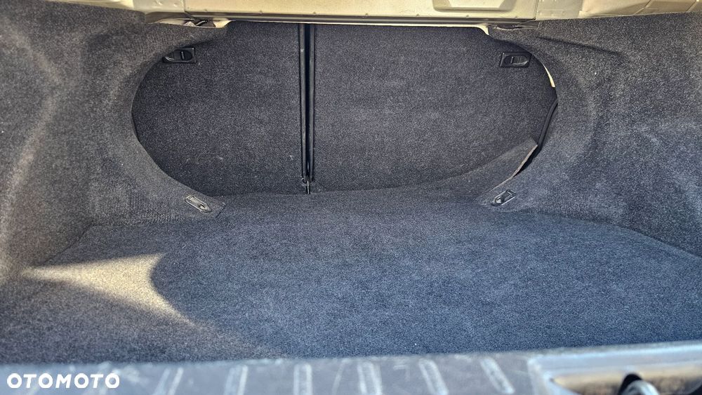 Toyota Avensis 1.8 VVT-i Terra - 11