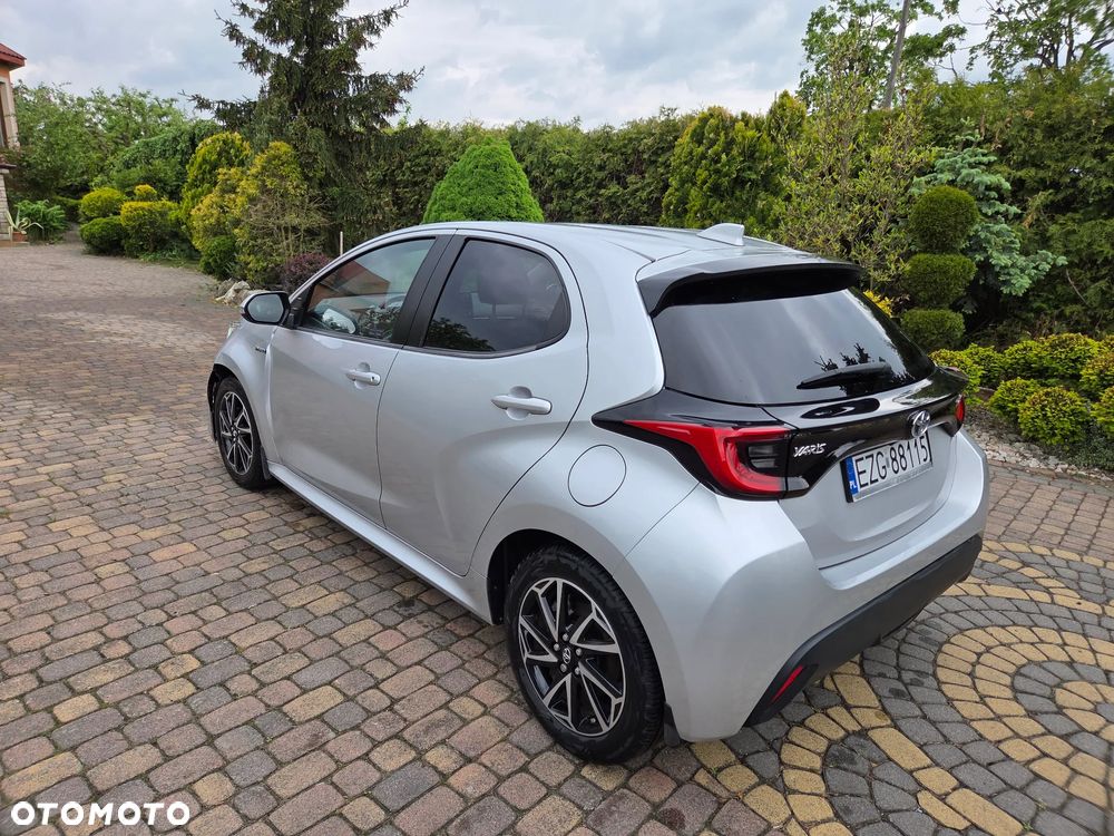 Toyota Yaris Hybrid 100 Premium - 3