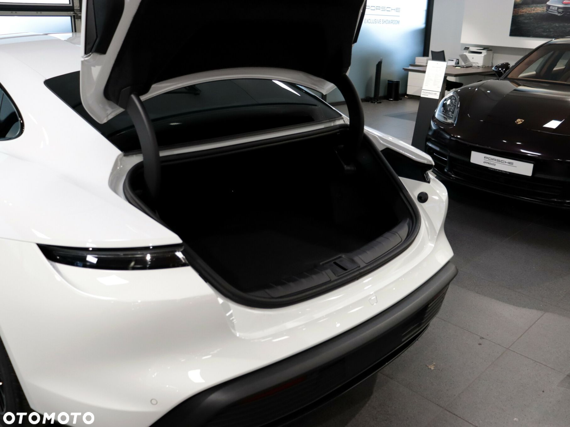 Porsche Taycan Performance Plus - 22