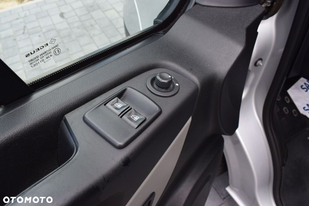 Renault Trafic - 16