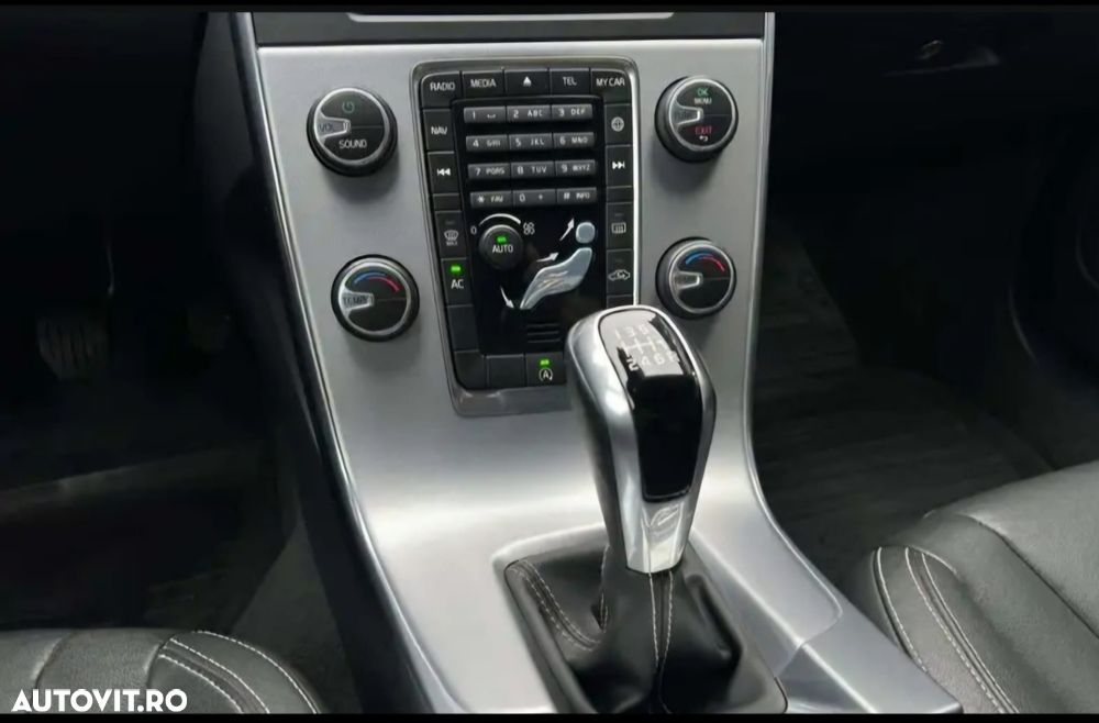 Volvo V60 D4 Momentum - 18