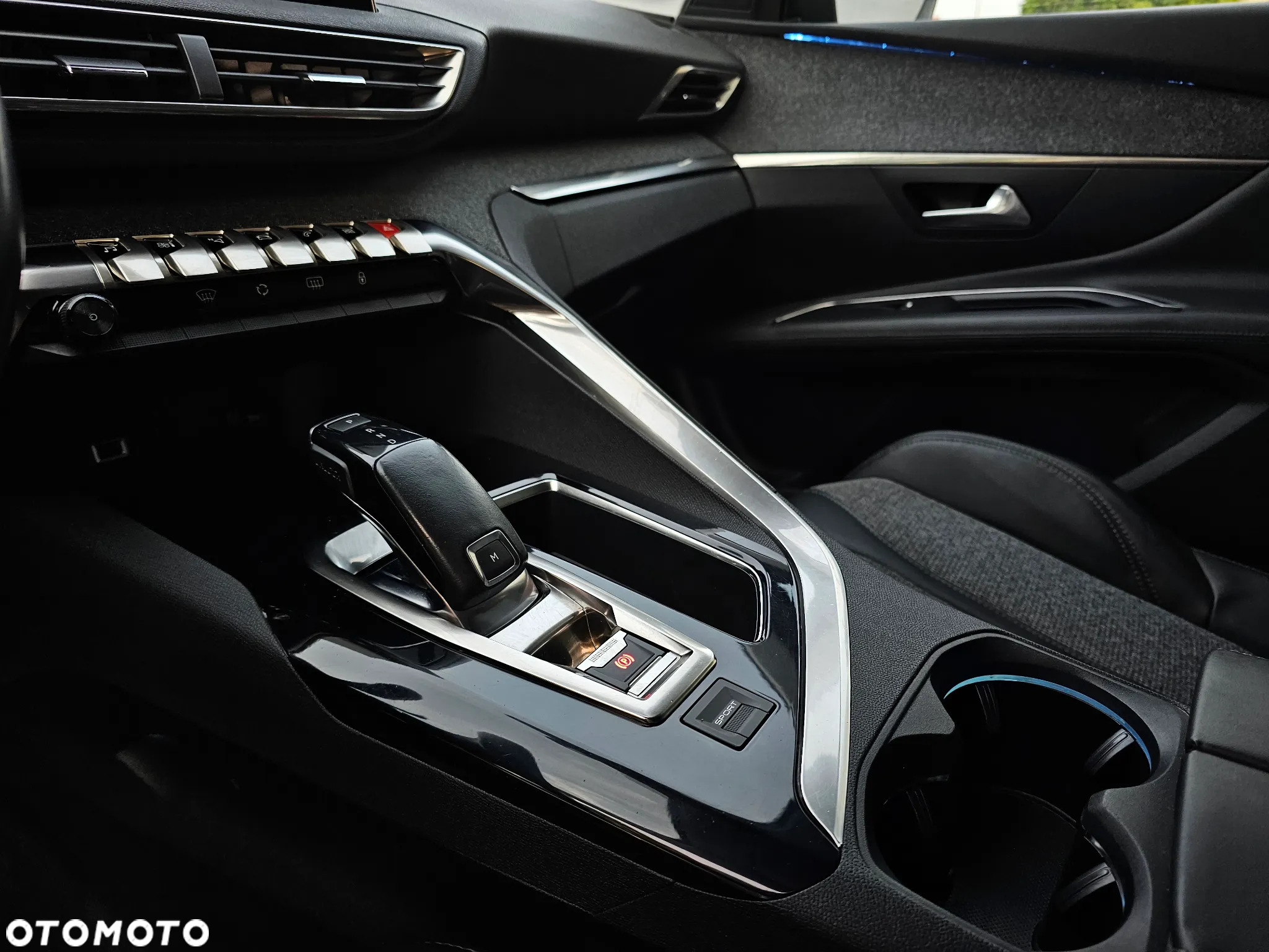 Peugeot 3008 1.2 PureTech GPF Allure S&S EAT8 - 12
