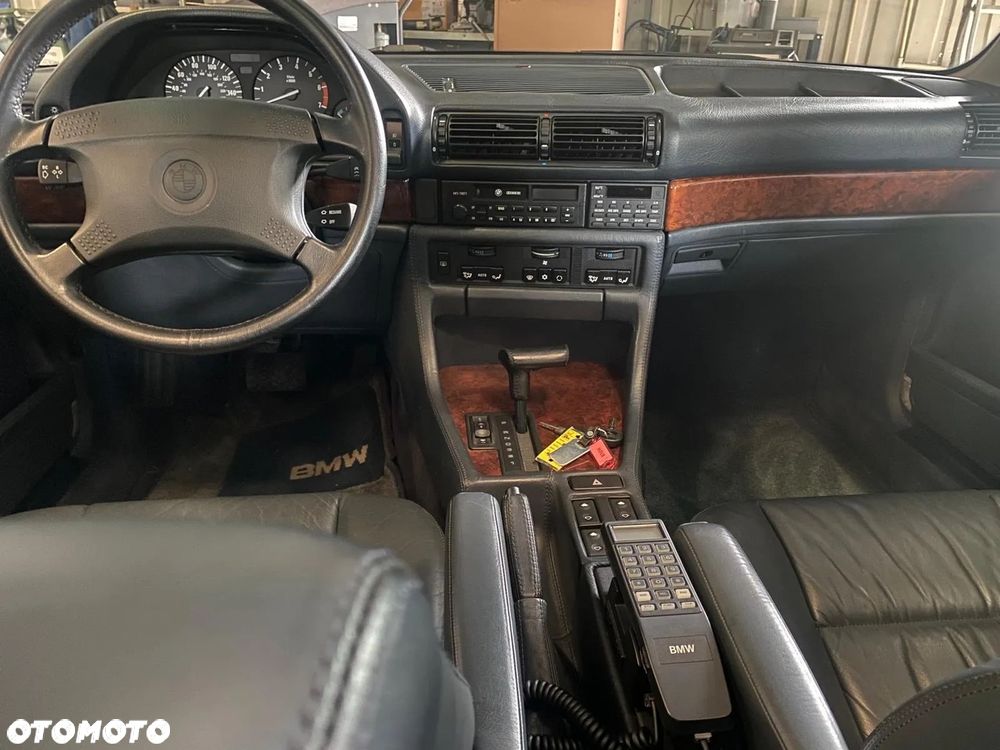 BMW Seria 7 750iL - 9