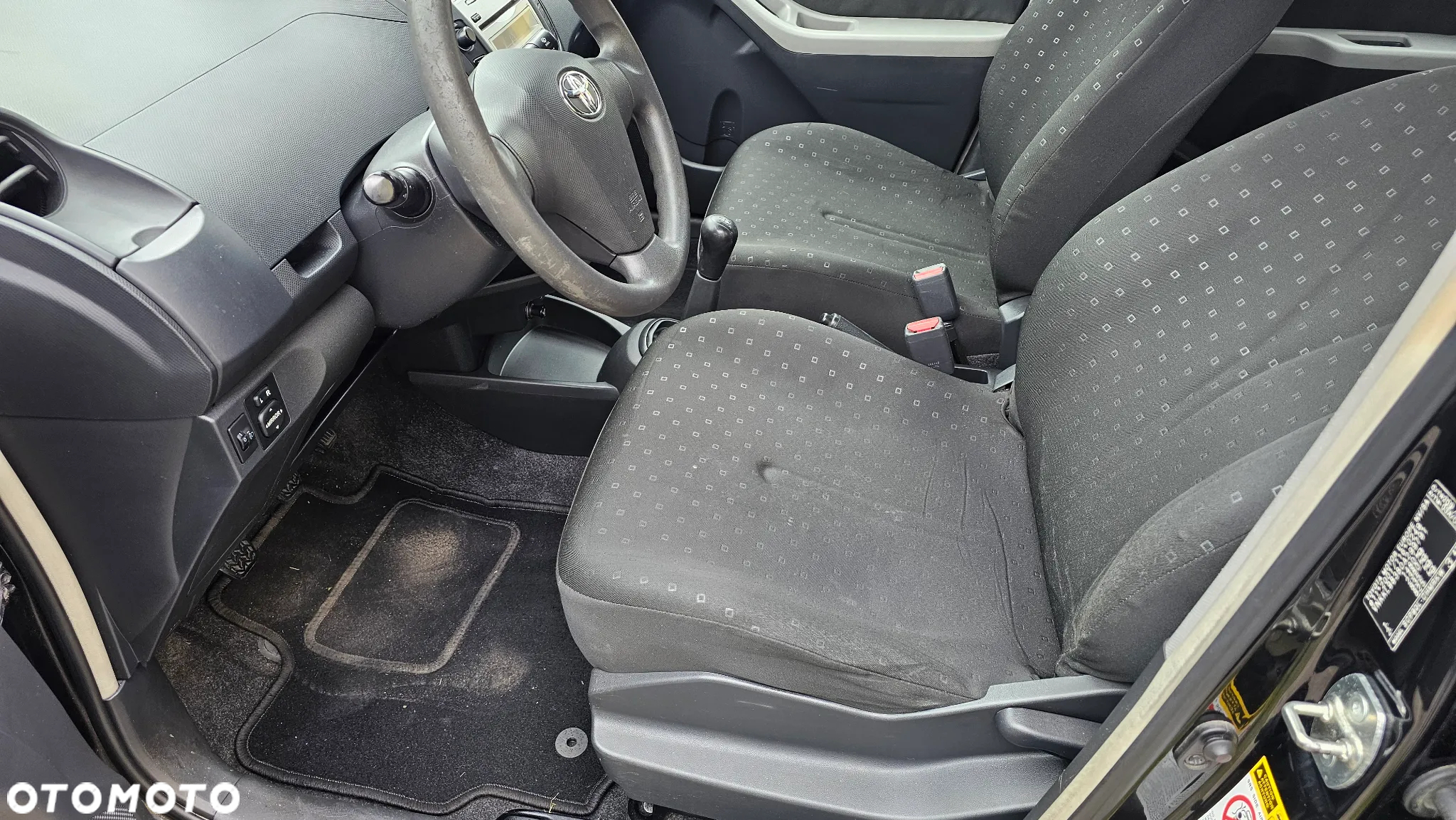 Toyota Yaris 1.3 VVT-i Sol - 14