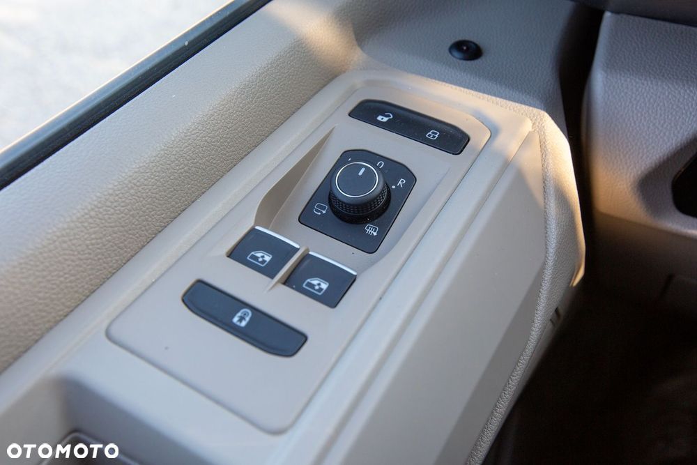 Volkswagen Multivan - 16