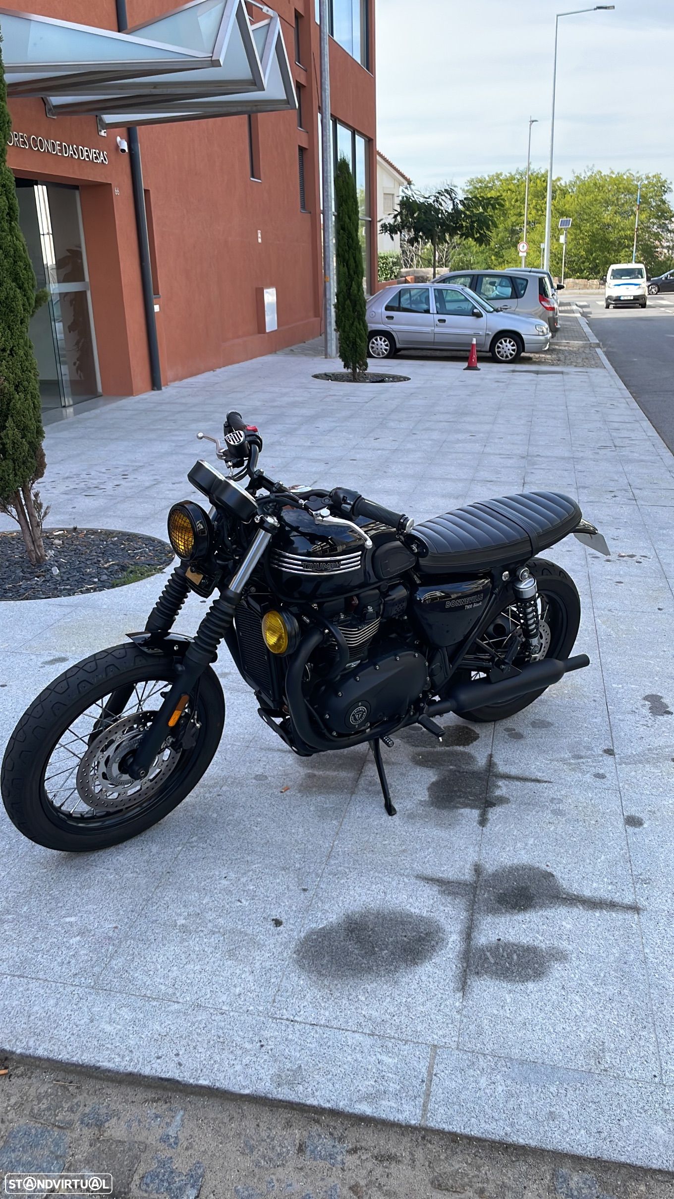 Triumph Bonneville Black - 1