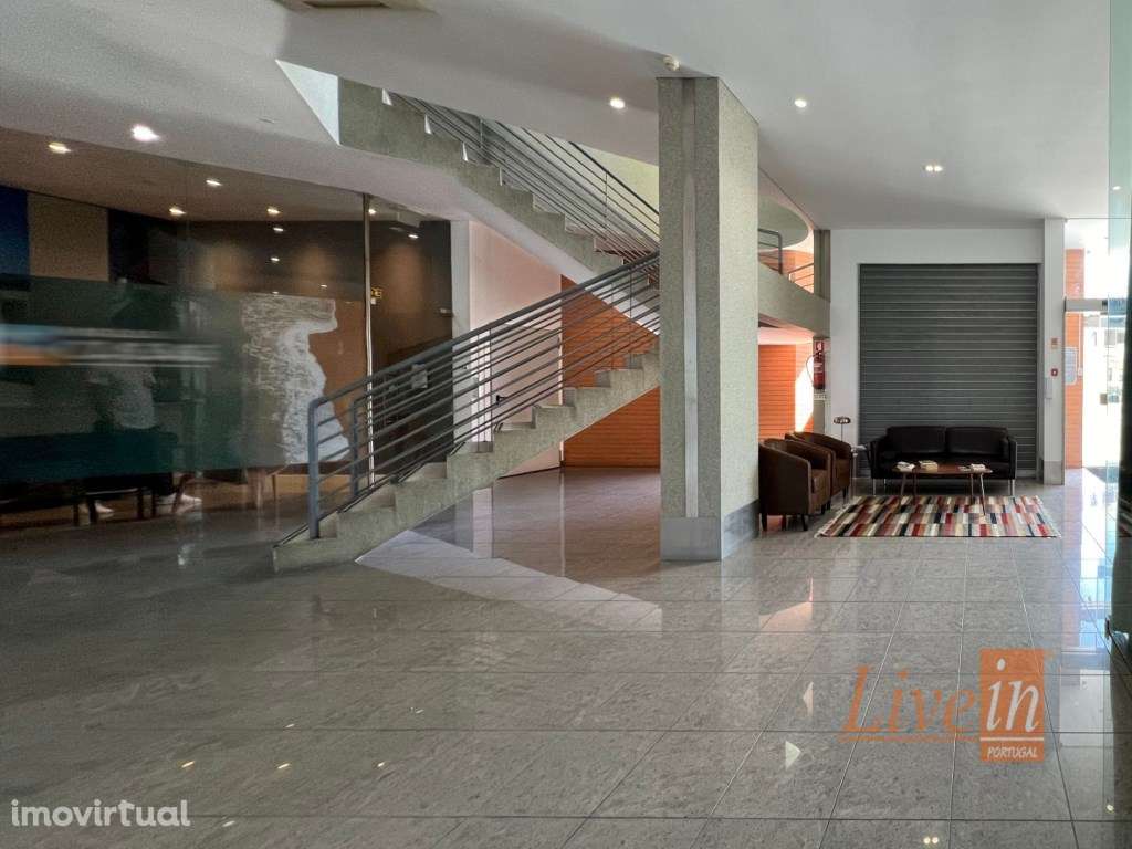 Lojas com arrecadação e parqueamentos na Ericeira - Grande imagem: 3/23