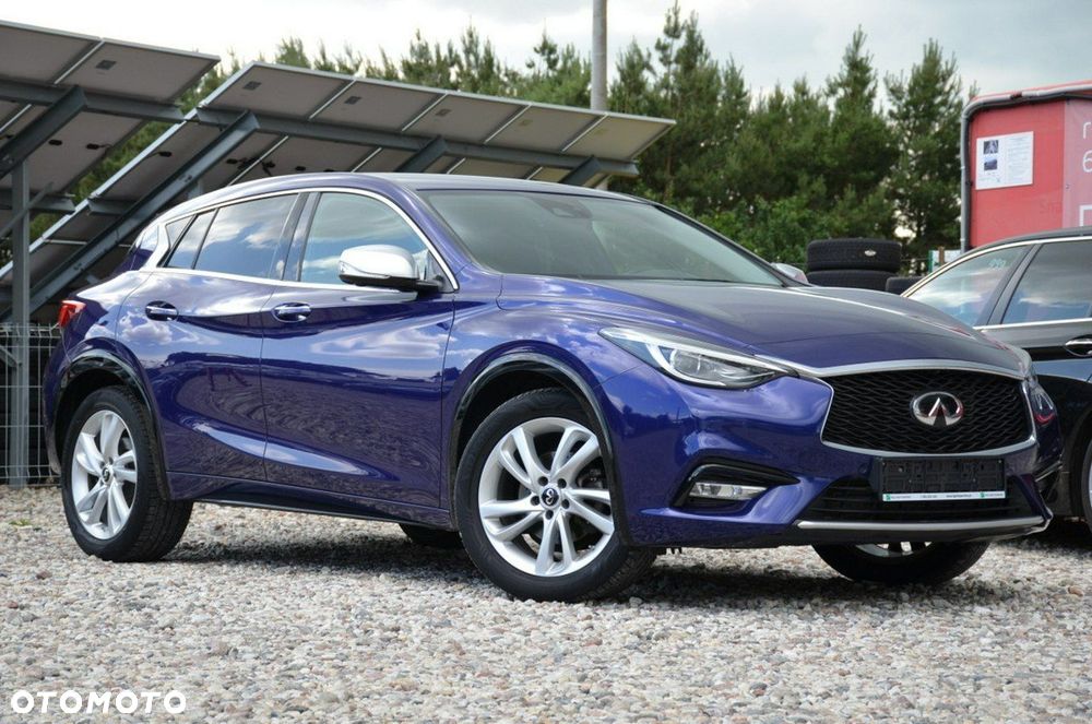 Infiniti Q30 - 32
