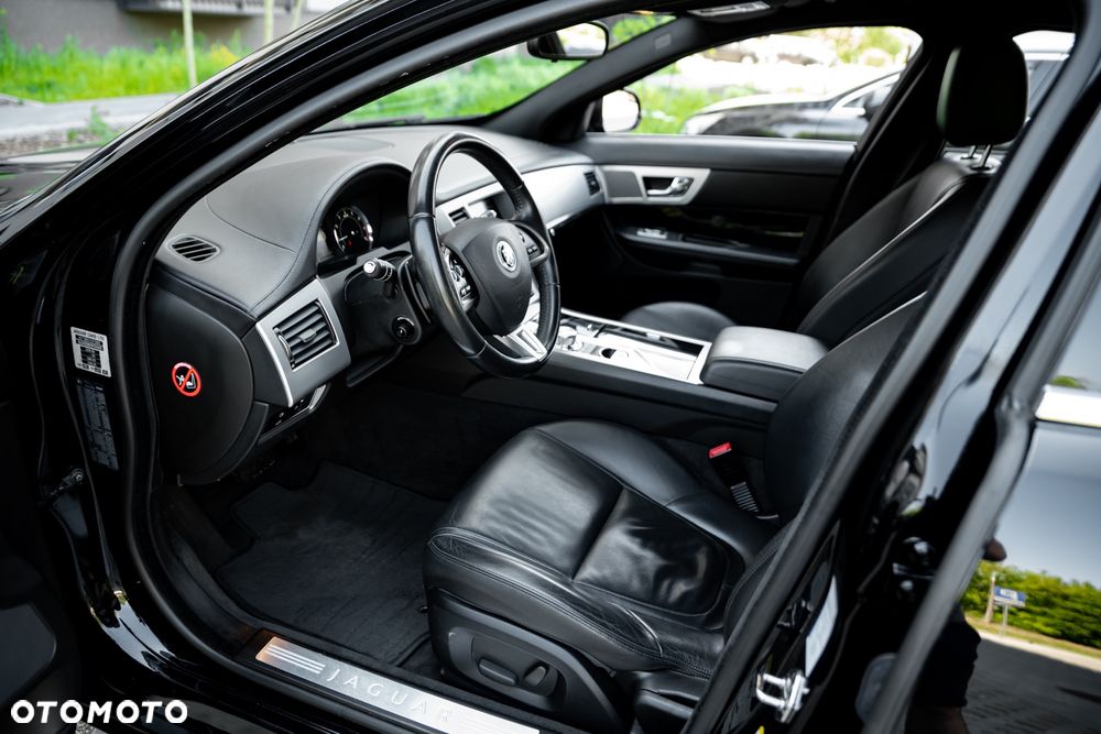 Jaguar XF 2.0 T Premium Luxury - 18